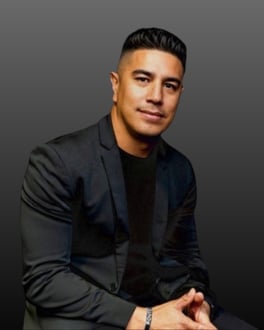 Ricardo Headshot